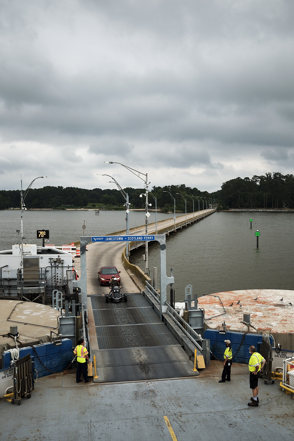 Jamestown-Scotland Ferry