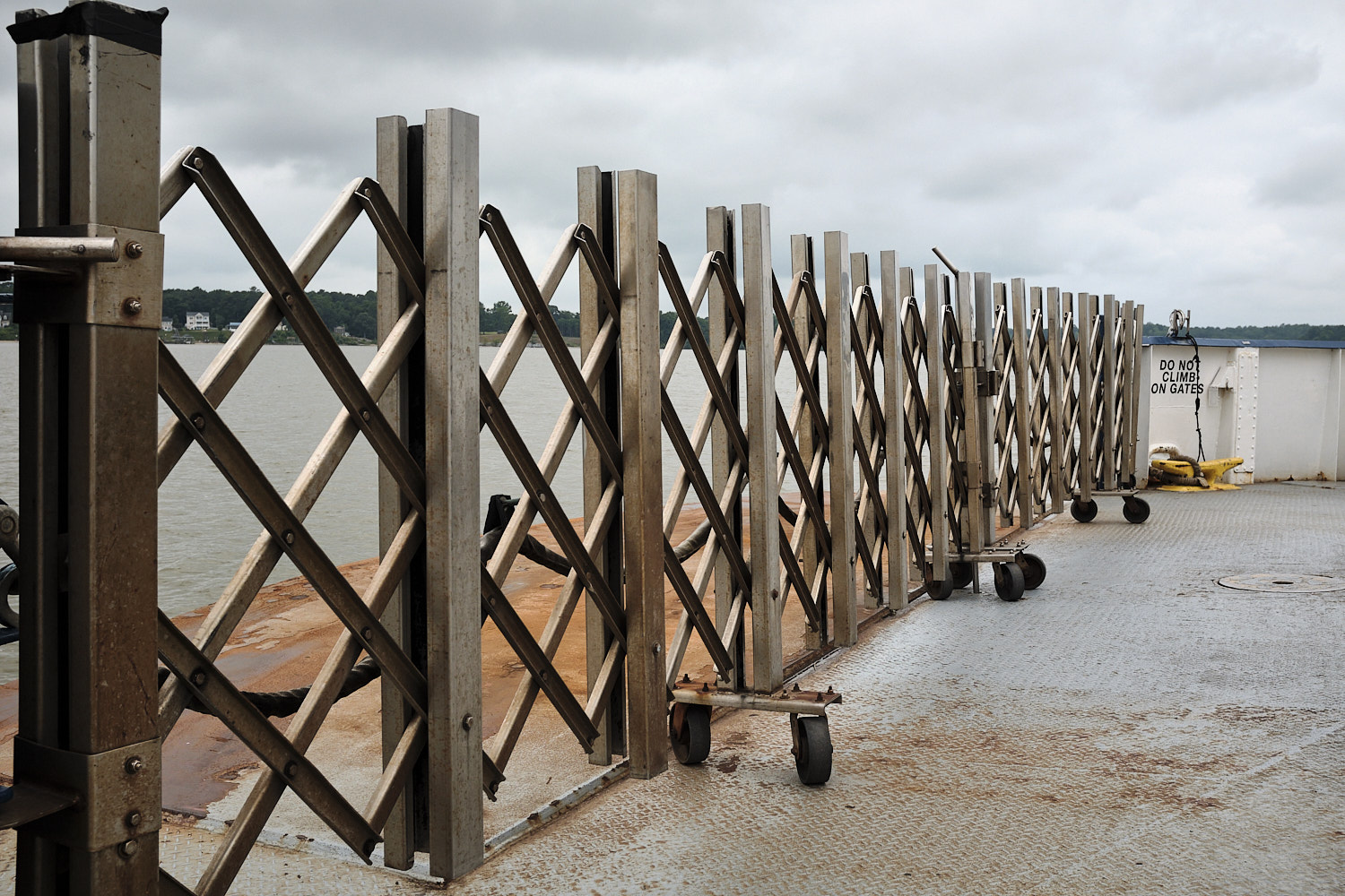 Jamestown-Scotland Ferry