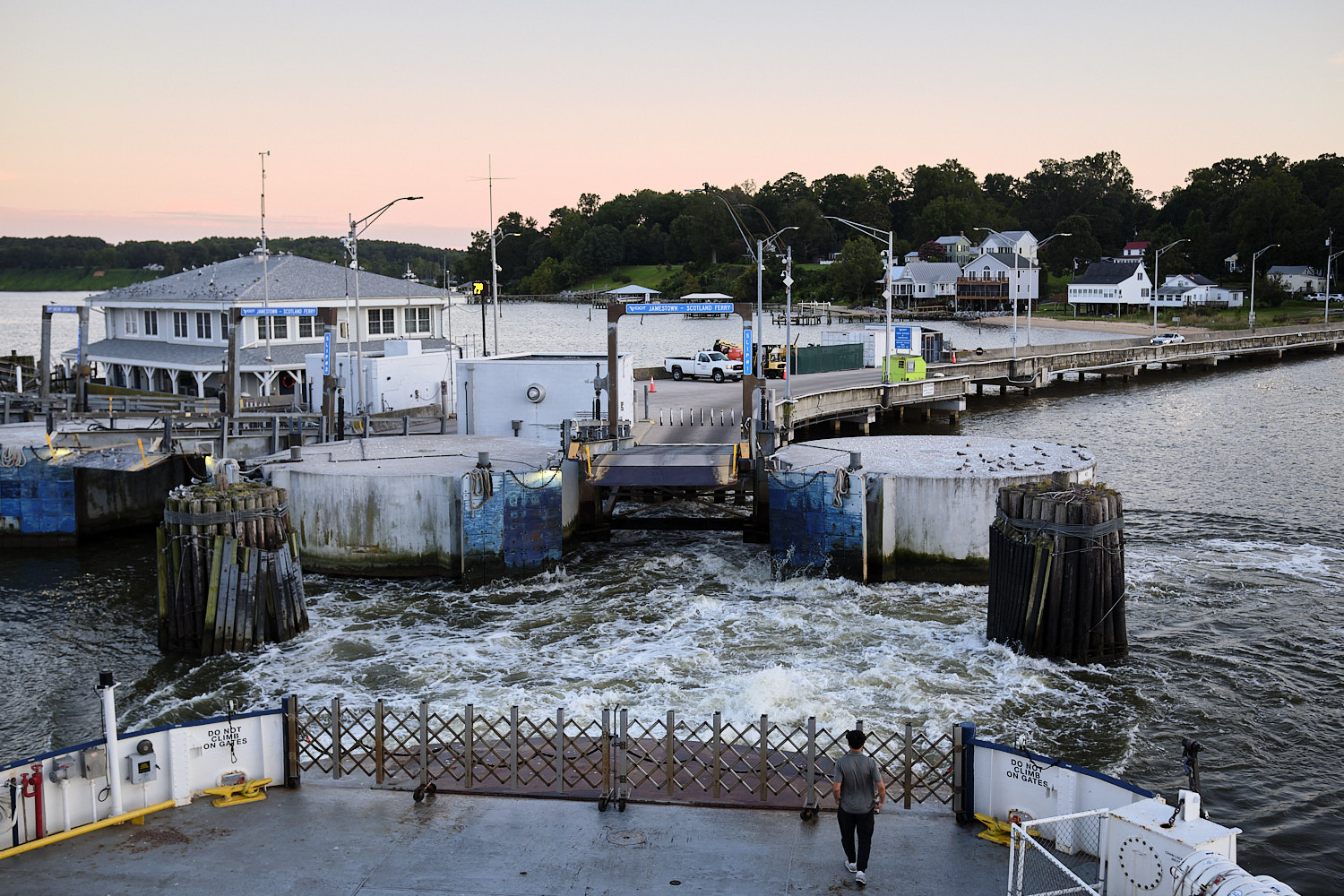 Jamestown-Scotland Ferry